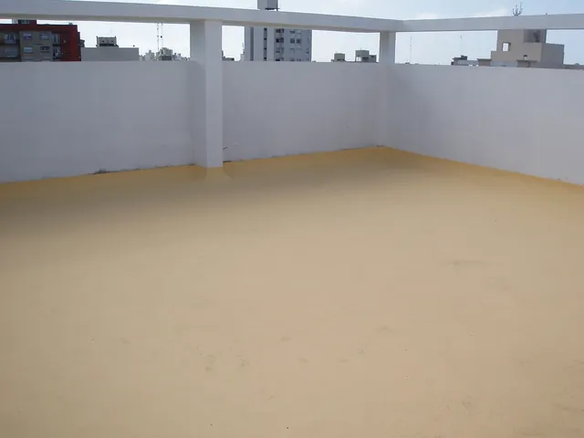 OIKOS VI · Pintura amarilla · Foto 2