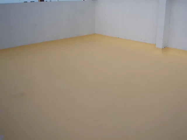 OIKOS VI · Pintura amarilla · Foto 3